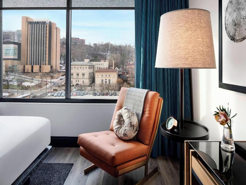 Autograph Collection The Oaklander Hotel image