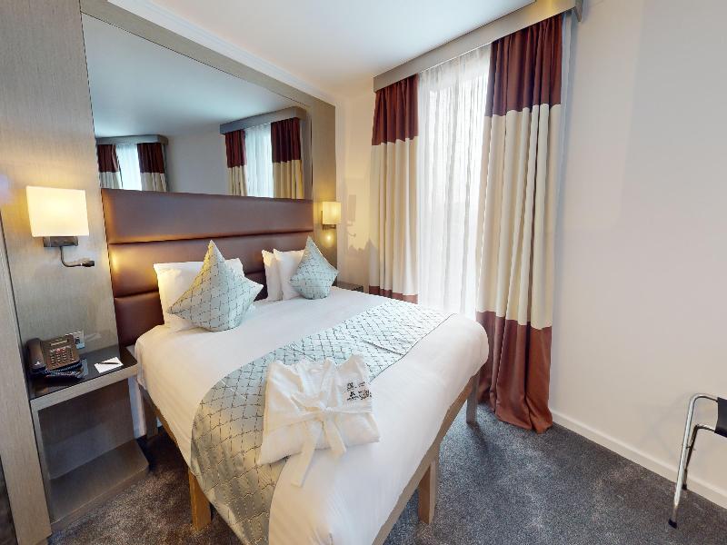 Atrium Hotel Heathrow image
