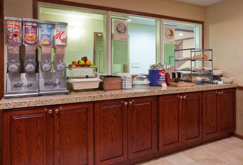 Country Inn & Suites Marion image