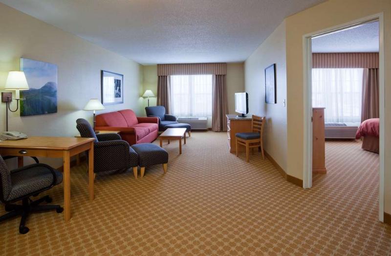 Country Inn & Suites Marion image