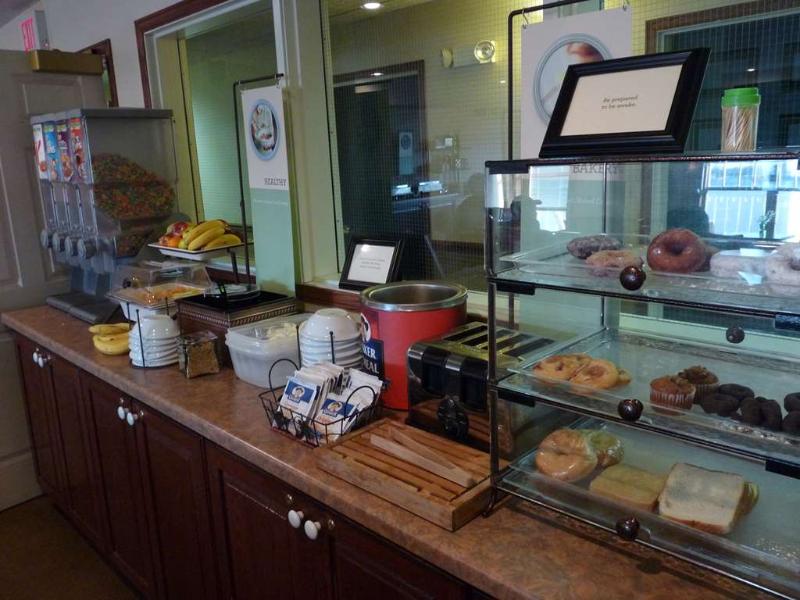 Country Inn & Suites Marion image