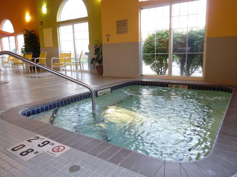 Country Inn & Suites Marion image