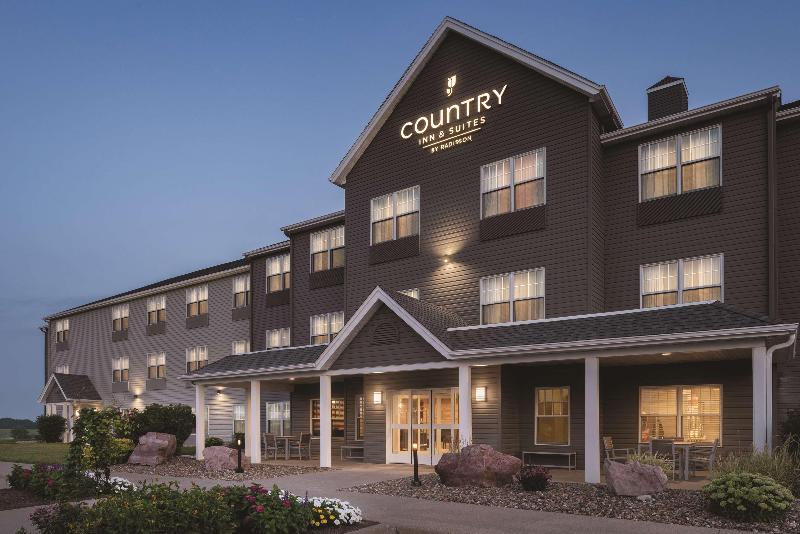 Country Inn & Suites Marion image