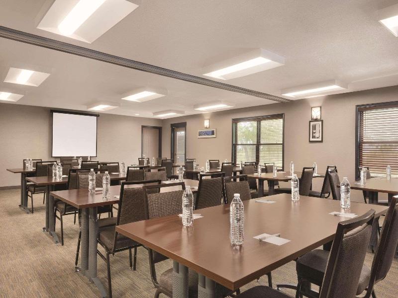 Country Inn & Suites Marion image