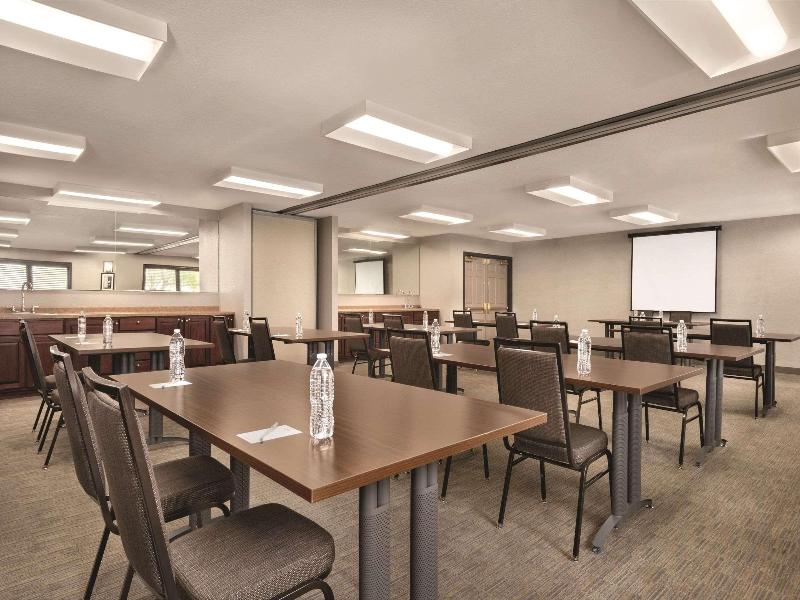Country Inn & Suites Marion image