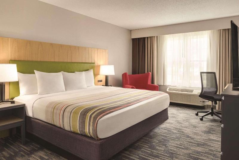 Country Inn & Suites Marion image