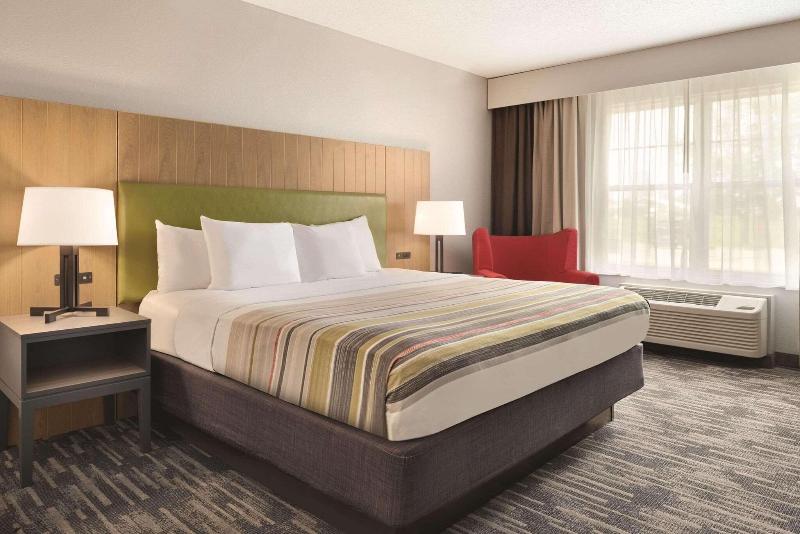Country Inn & Suites Marion image