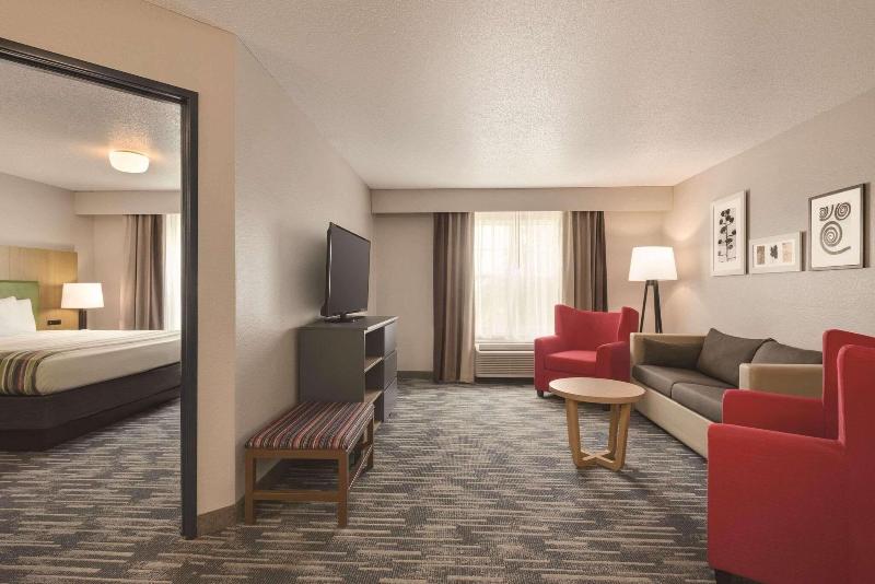 Country Inn & Suites Marion image