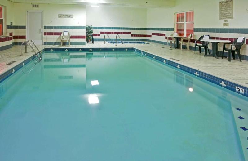 Country Inn & Suites by Radisson, Birch Run-Franke
