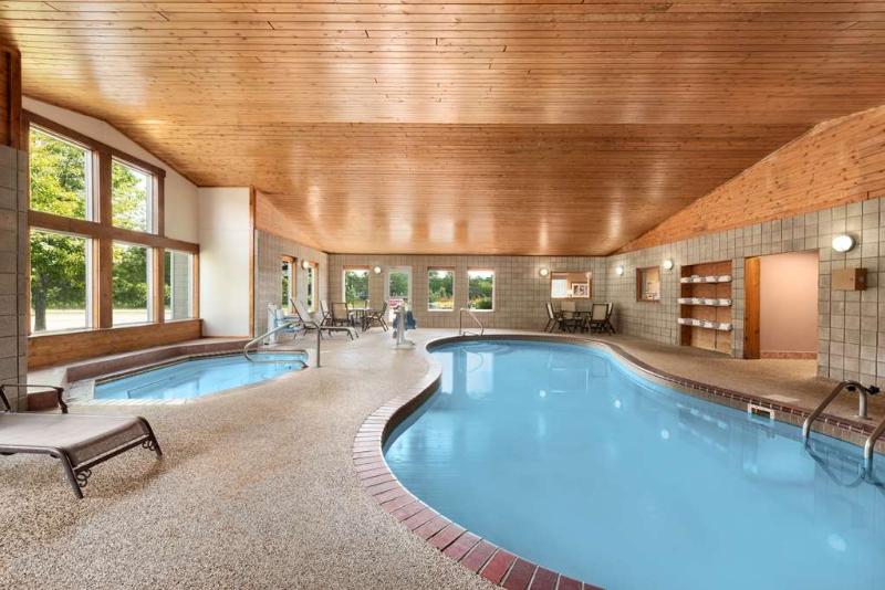 Country Inn & Suites by Radisson, Northfield, MN image