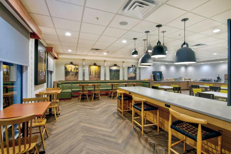 Country Inn & Suites by Radisson image