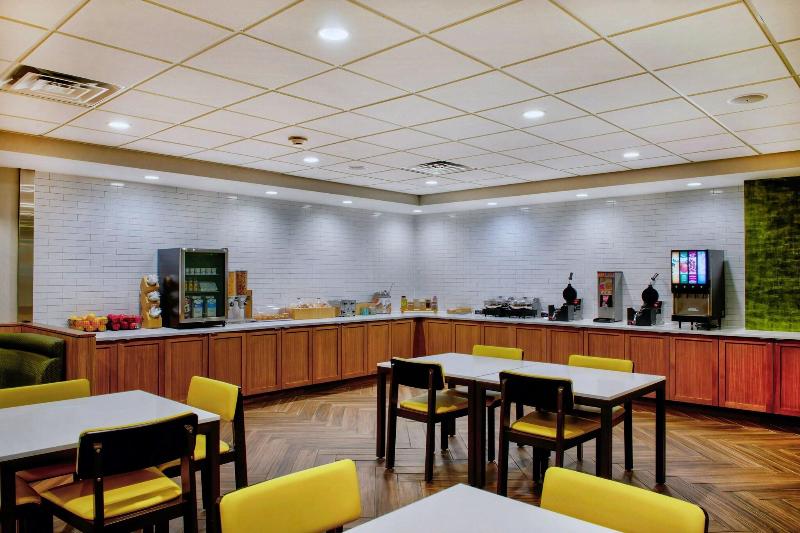 Country Inn & Suites by Radisson image