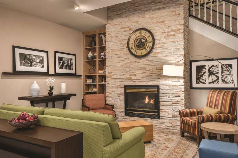 Country Inn & Suites by Radisson, Dakota Dunes, SD image