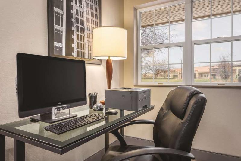 Country Inn & Suites by Radisson, Dakota Dunes, SD image