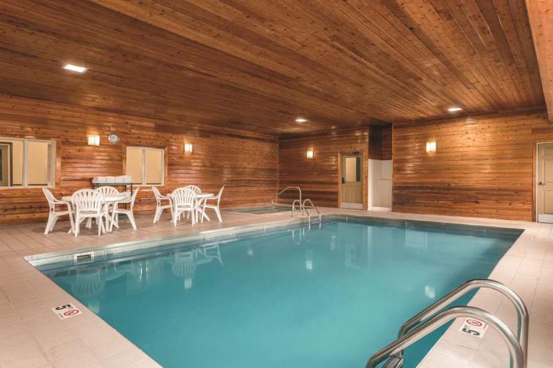Country Inn & Suites by Radisson, Dakota Dunes, SD image