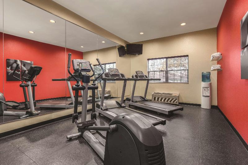 Country Inn & Suites by Radisson, Dakota Dunes, SD image