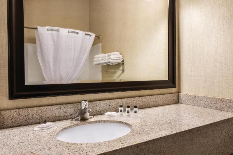 Country Inn & Suites by Radisson, Dakota Dunes, SD image