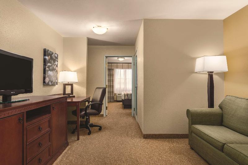 Country Inn & Suites by Radisson, Dakota Dunes, SD image