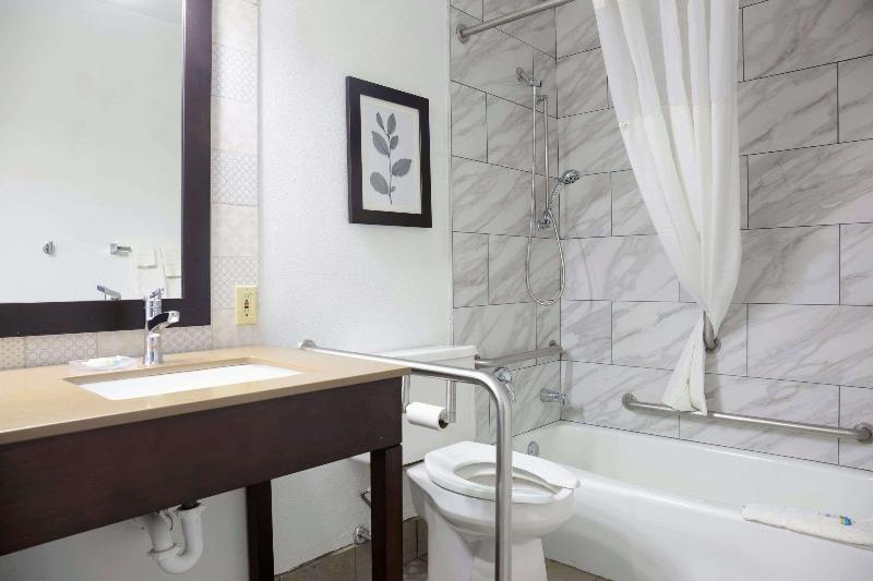 Country Inn & Suites by Radisson, Sparta, WI image
