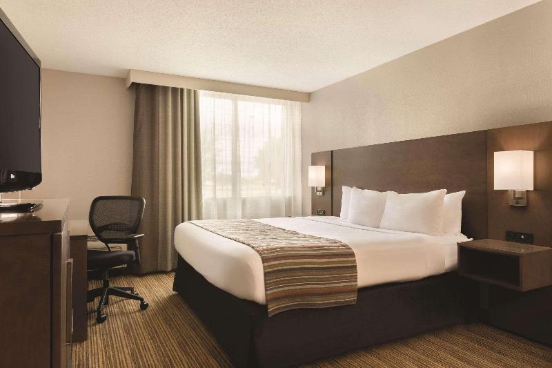 Country Inn & Suites by Radisson, Fergus Falls, MN image