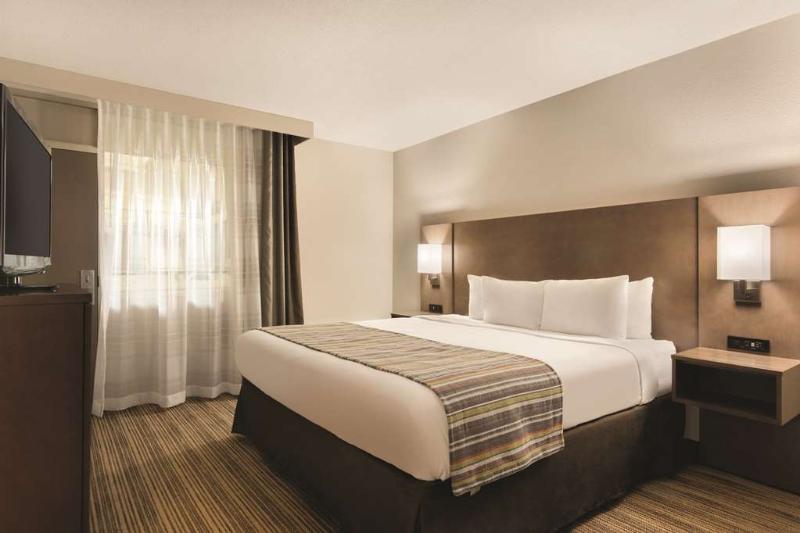 Country Inn & Suites by Radisson, Fergus Falls, MN image