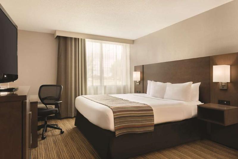 Country Inn & Suites by Radisson, Fergus Falls, MN image