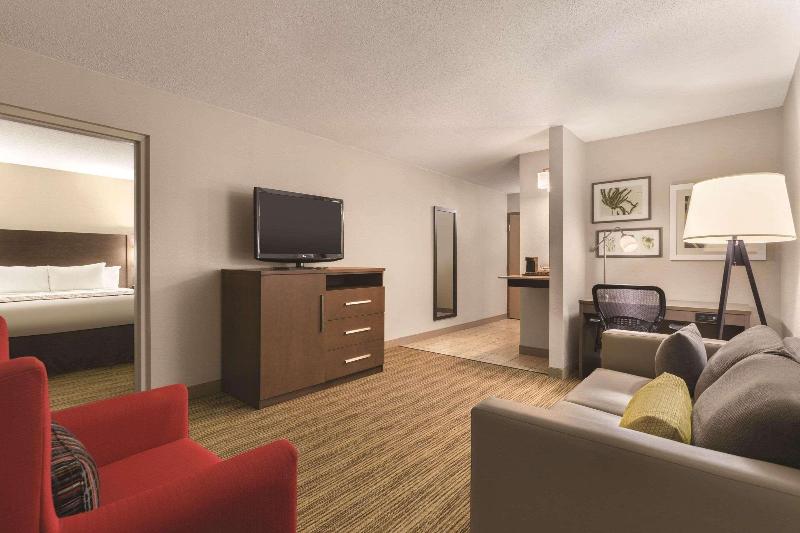 Country Inn & Suites by Radisson, Fergus Falls, MN image