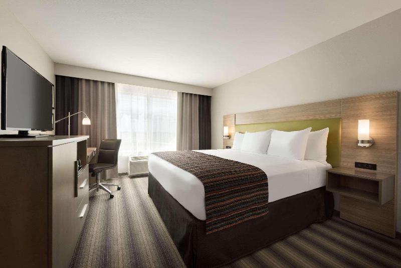 Country Inn & Suites by Radisson Indianola IA image