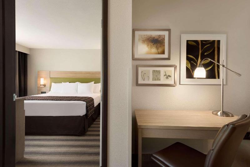 Country Inn & Suites by Radisson Indianola IA image