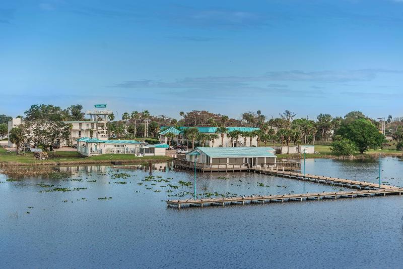 Days Inn & Suites by Wyndham Lake Okeechobee image