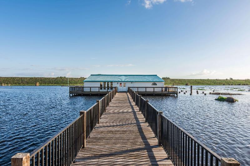 Days Inn & Suites by Wyndham Lake Okeechobee image