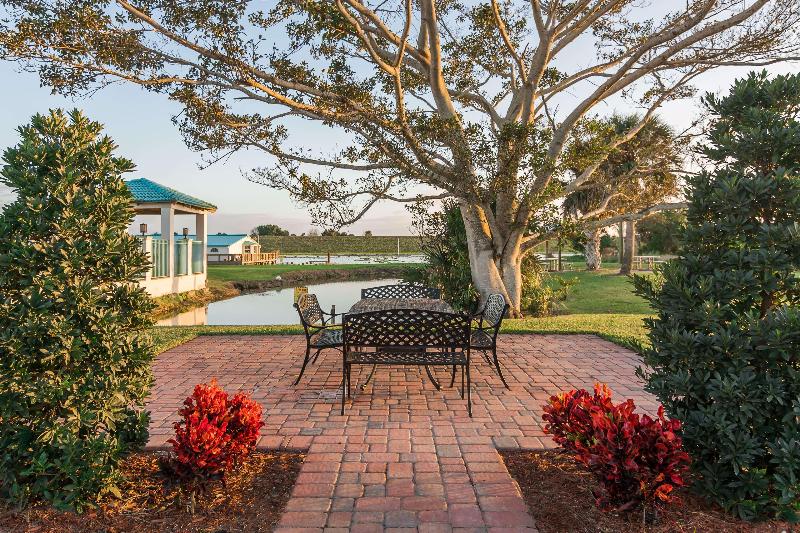Days Inn & Suites by Wyndham Lake Okeechobee image