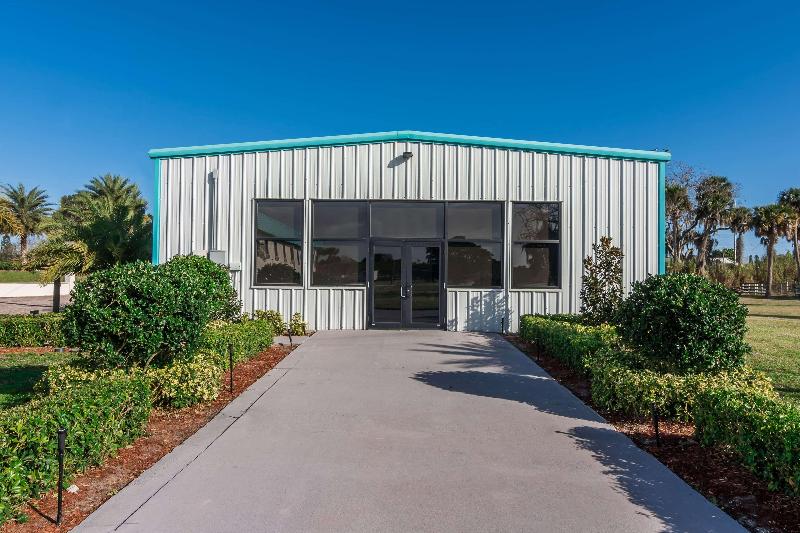 Days Inn & Suites by Wyndham Lake Okeechobee image