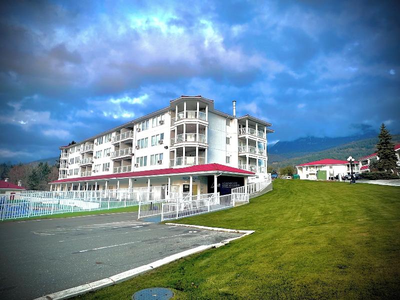 Mountain View Resort and Suites Fairmont Hot Spr