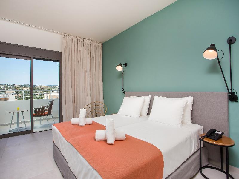 Mazoren Art Hotel image