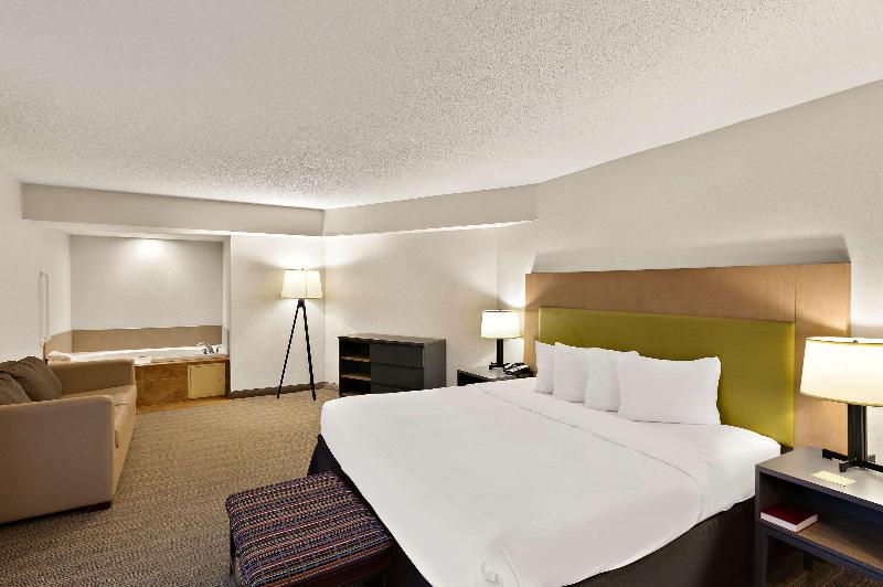 Country Inn & Suites Jonesborough-Johnson City W image