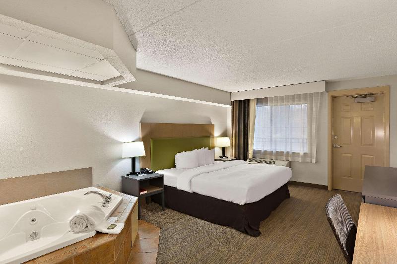 Country Inn & Suites Jonesborough-Johnson City W image
