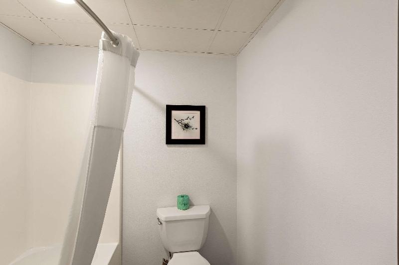 Country Inn & Suites Jonesborough-Johnson City W image