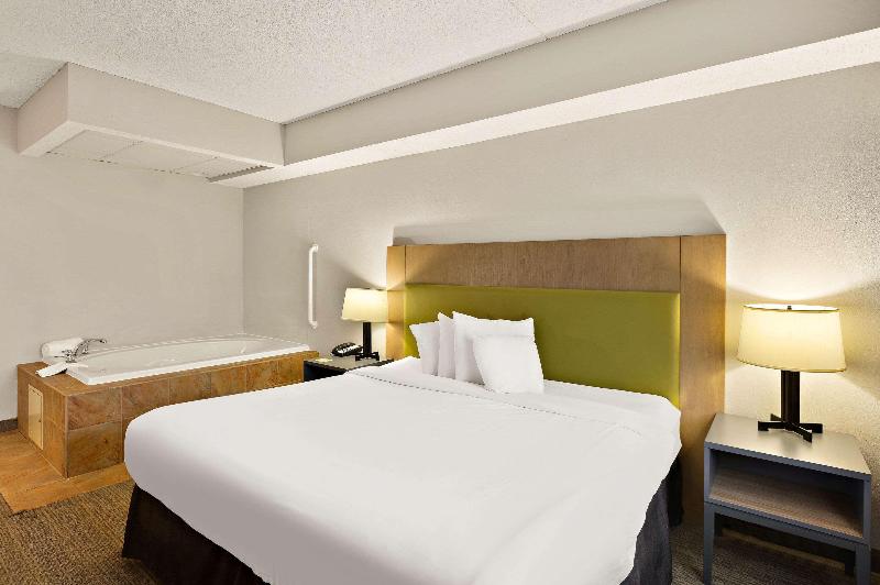 Country Inn & Suites Jonesborough-Johnson City W image