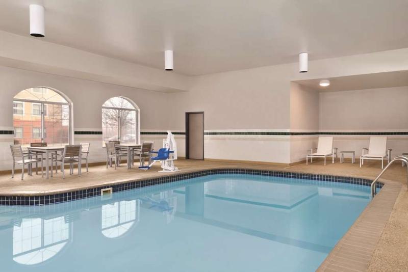 Country Inn & Suites by Radisson Merrillville IN image