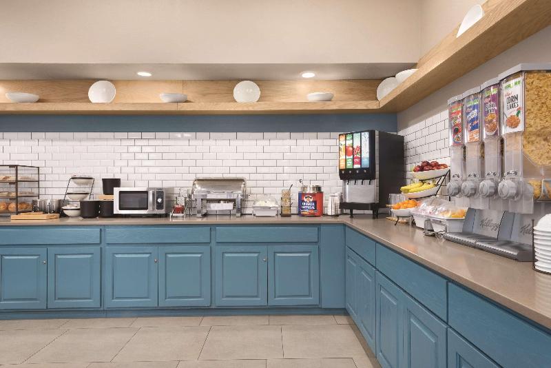 Country Inn & Suites by Radisson Merrillville IN image