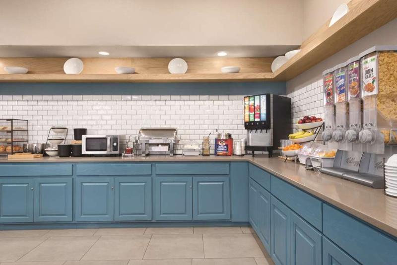 Country Inn & Suites by Radisson Merrillville IN image
