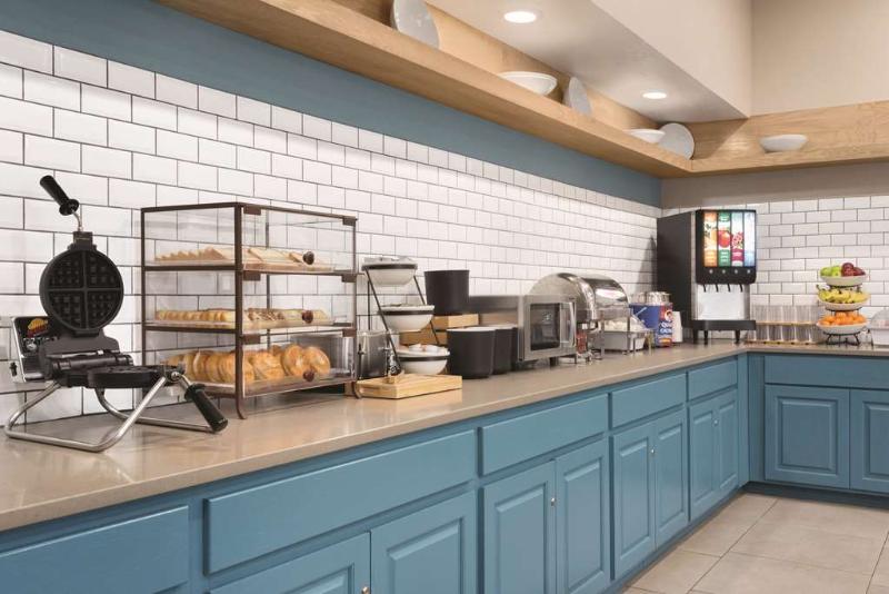 Country Inn & Suites by Radisson Merrillville IN image