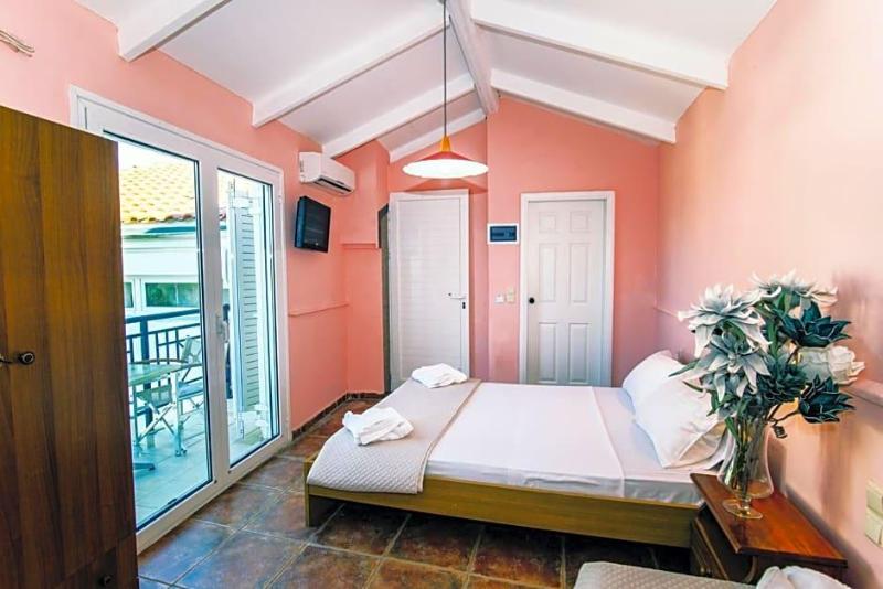Must Hotel image