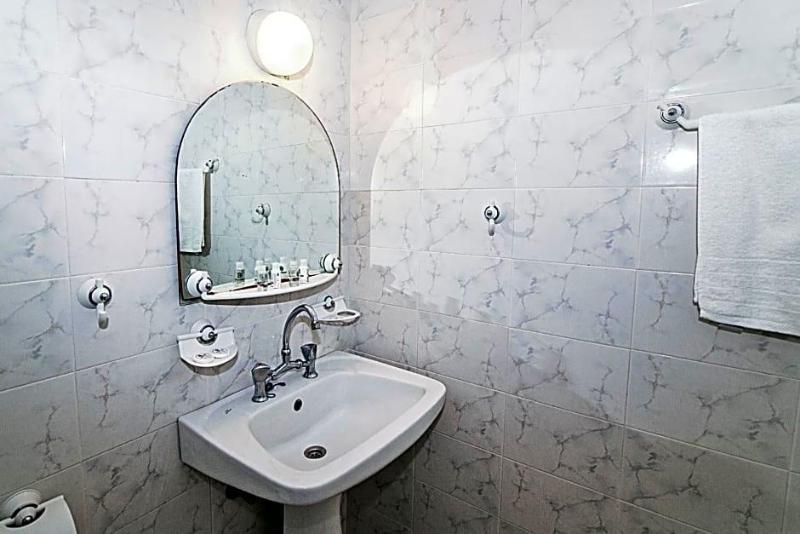 Must Hotel image