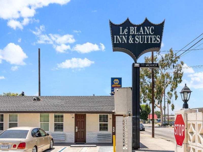 Le Blanc Inn & Suites image