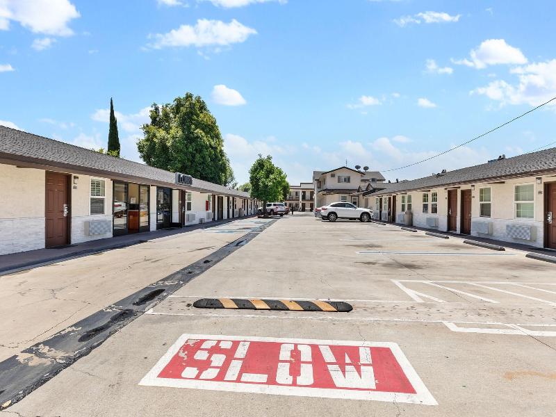 Le Blanc Inn & Suites image