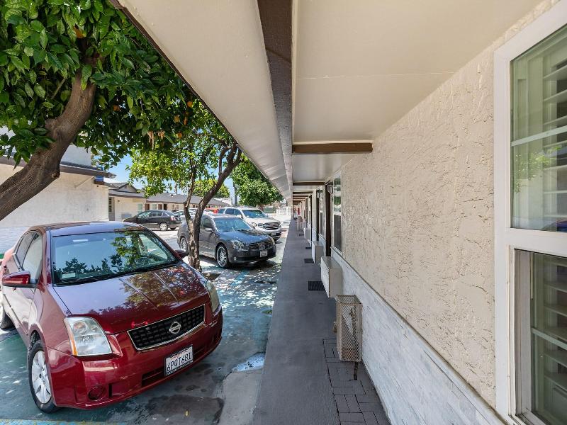 Le Blanc Inn & Suites image