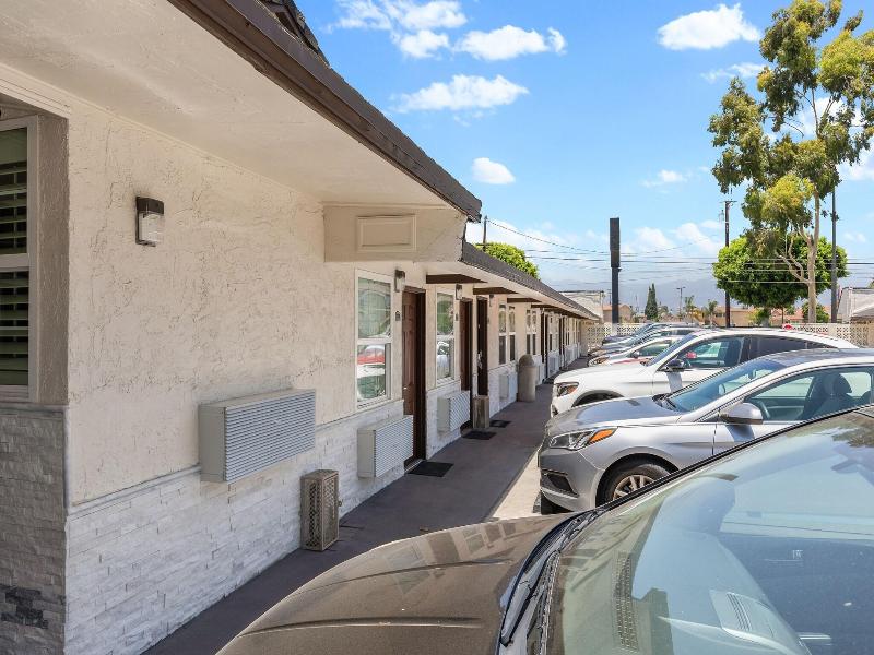 Le Blanc Inn & Suites image