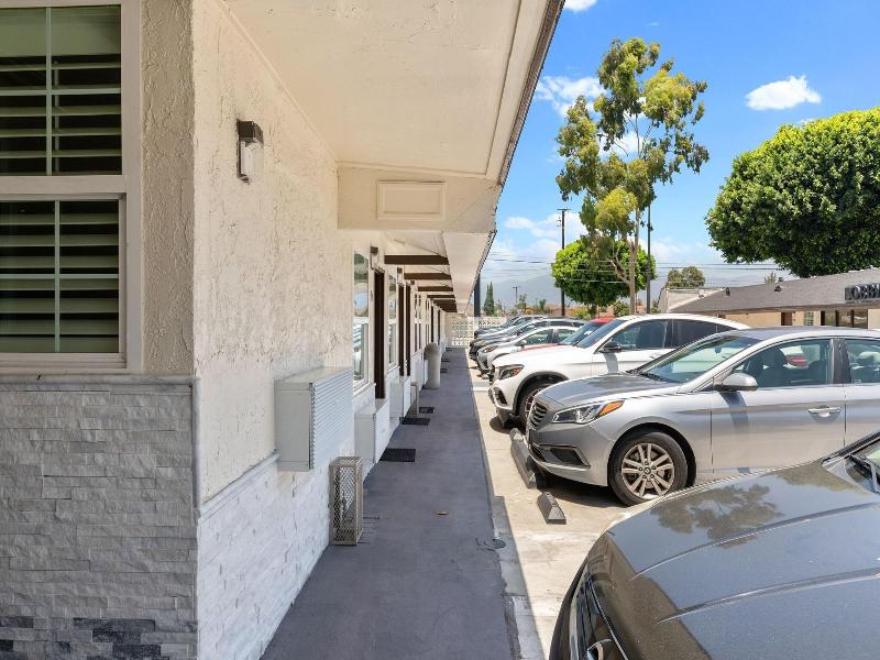 Le Blanc Inn & Suites image